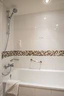 Holiday Inn London Brentford Lock by IHG