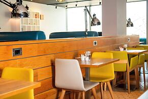 Holiday Inn London Brentford Lock by IHG