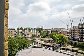 Holiday Inn London Brentford Lock by IHG