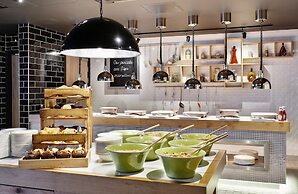 Holiday Inn London Brentford Lock by IHG