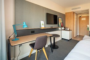 Holiday Inn London Brentford Lock by IHG