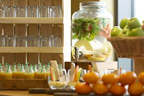 Holiday Inn London Brentford Lock by IHG