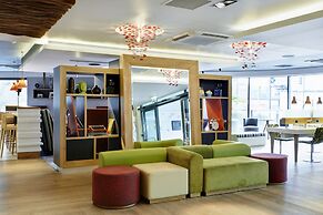 Holiday Inn London Brentford Lock by IHG