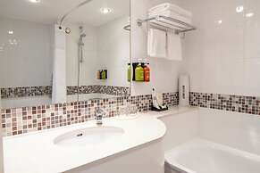 Holiday Inn London Brentford Lock by IHG