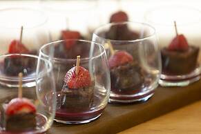 Holiday Inn London Brentford Lock by IHG