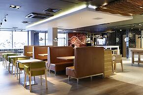 Holiday Inn London Brentford Lock by IHG