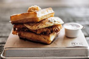 Crowne Plaza Chicago West Loop by IHG