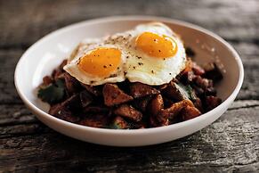 Crowne Plaza Chicago West Loop by IHG