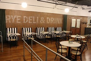 Crowne Plaza Chicago West Loop by IHG