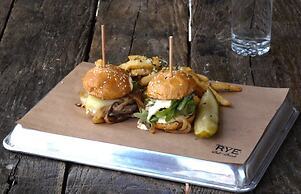 Crowne Plaza Chicago West Loop by IHG