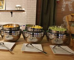 Crowne Plaza Chicago West Loop by IHG