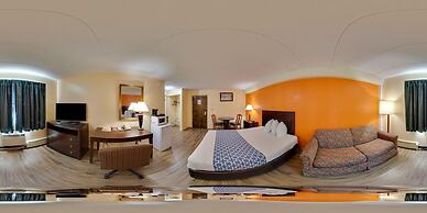 Econo Lodge Inn & Suites Airport