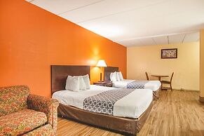 Econo Lodge Inn & Suites Airport