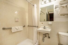 Econo Lodge Inn & Suites Airport