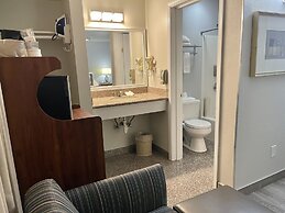 Americas Inn and Suite