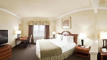 Holiday Inn Express and Suites Greenville, an IHG Hotel