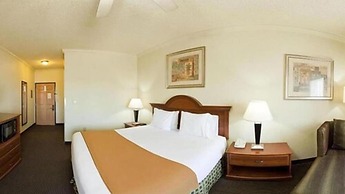 Holiday Inn Express and Suites Greenville by IHG