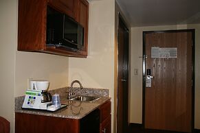 Holiday Inn Express and Suites Greenville by IHG