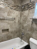 Holland Inn & Suites