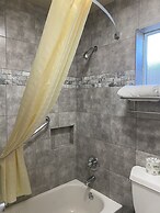 Holland Inn & Suites