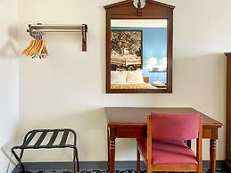 Rodeway Inn near I-35 Lamoni