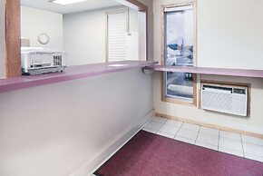 Super 8 by Wyndham Miller