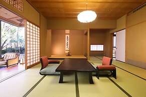 Tsubaki