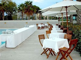 Sea Lion Hotel