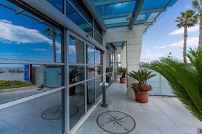 Sea Lion Hotel