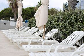 Sea Lion Hotel