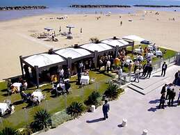 Sea Lion Hotel