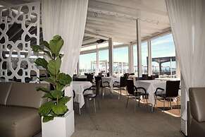 Sea Lion Hotel