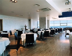 Sea Lion Hotel