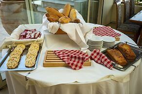 Dolphin Resort Hotel & Conference