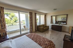 Dolphin Resort Hotel & Conference