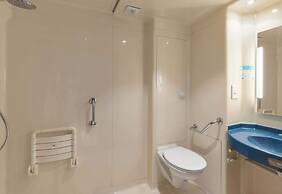 B&B HOTEL Calais Terminal Cité de l'Europe 3 étoiles