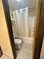 Super 8 by Wyndham Paris IL