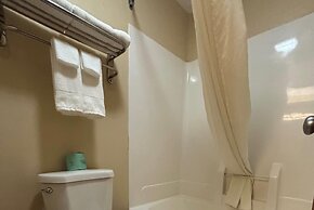 Super 8 by Wyndham Paris IL