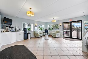 Beacher's Lodge Oceanfront Suites