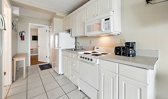 Beacher's Lodge Oceanfront Suites