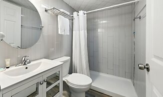Beacher's Lodge Oceanfront Suites
