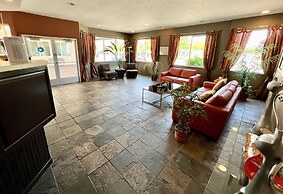 Court Plaza Inn & Suites