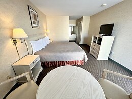 Court Plaza Inn & Suites