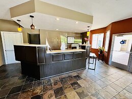 Court Plaza Inn & Suites