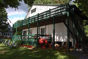 The Elms Waterfront Cottages