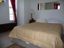 The Elms Waterfront Cottages