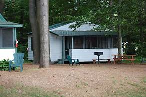 The Elms Waterfront Cottages