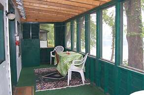 The Elms Waterfront Cottages