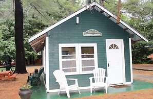 The Elms Waterfront Cottages