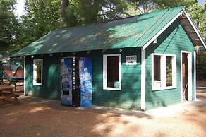 The Elms Waterfront Cottages